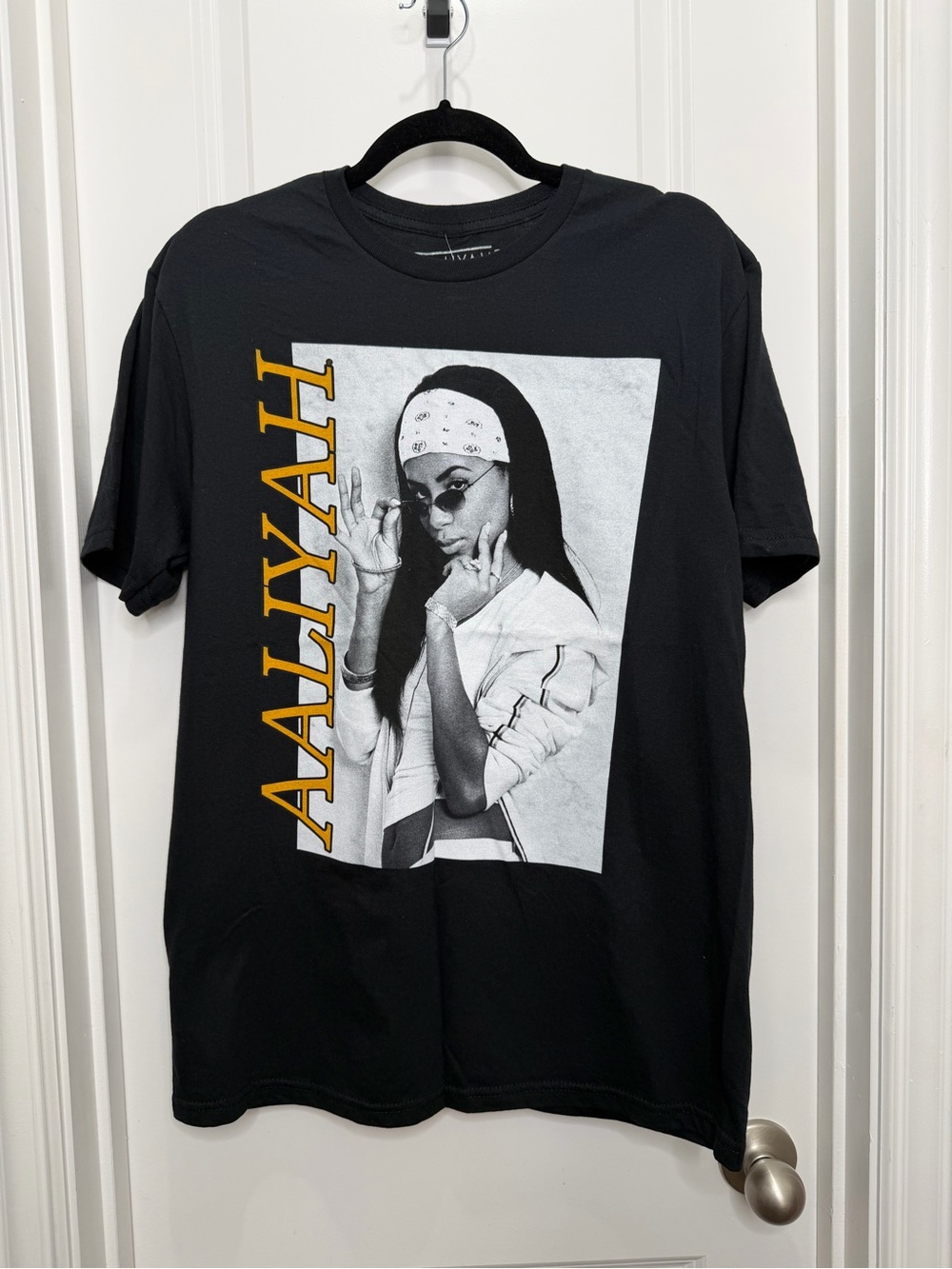 Aaliyah Graphic Tee shirt Black Sz Medium NWT!